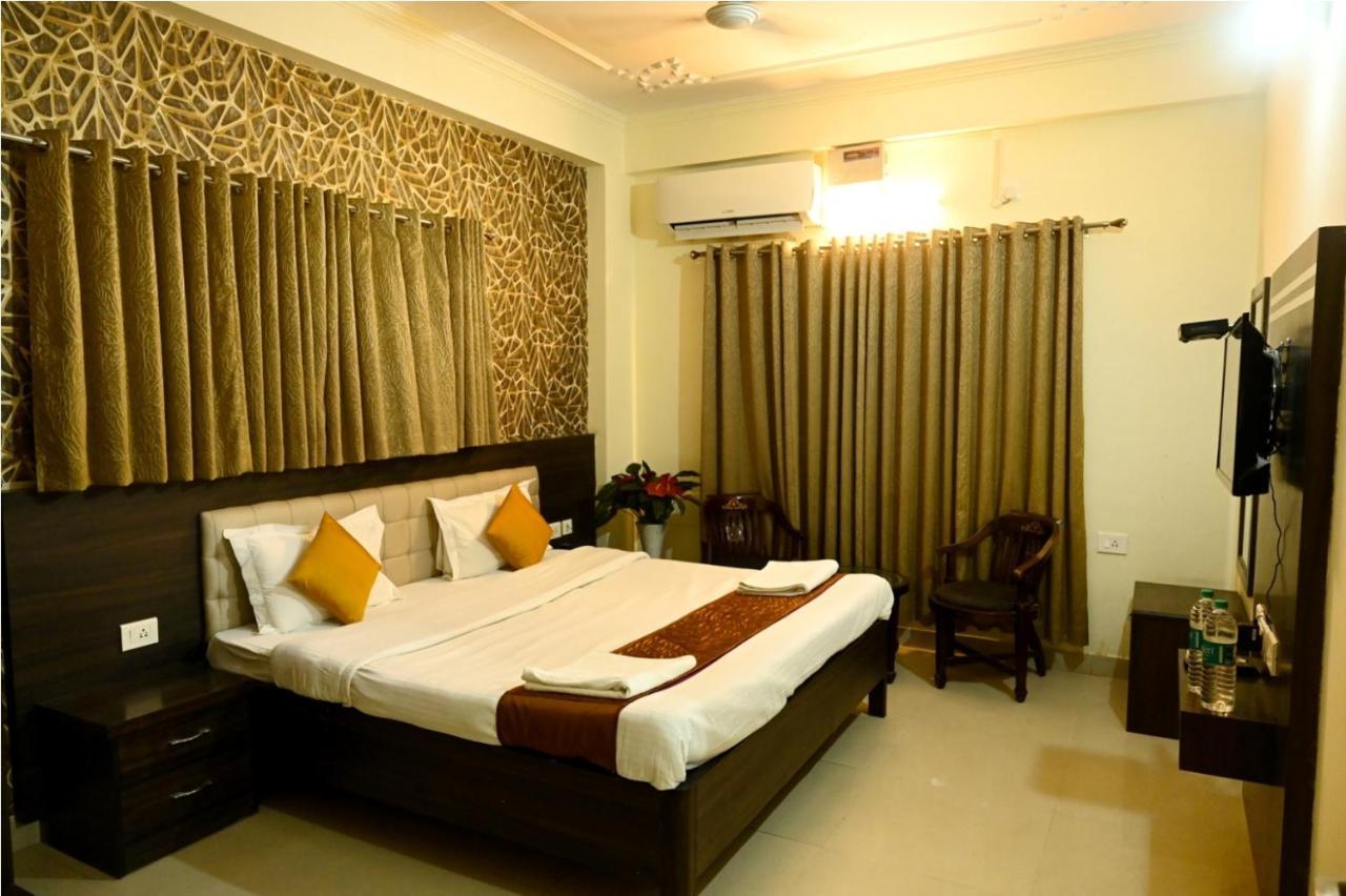 Ganga Darshanam Guesthouse At Dashashwamedh Ghat Varanasi Dış mekan fotoğraf